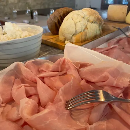 Gabriella מלון פנאנו