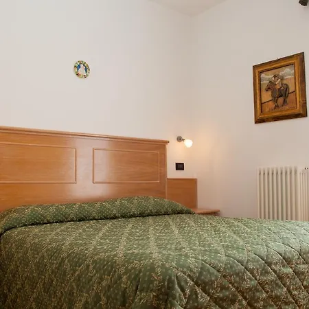 מלון Gabriella 3*